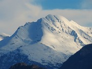 23 Zoom in Arera (2512 m) , carico di neve